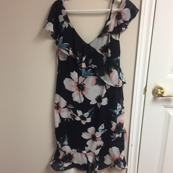 Le Chateau Size M Floral Dress - Picture 1 of 5